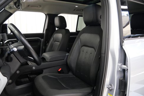 Used 2020 Land Rover Defender 110 First Edition image 20