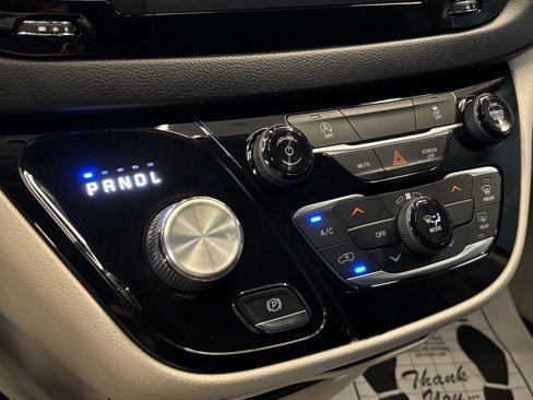 Used 2020 Chrysler Voyager L image 14