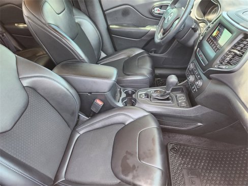 Used 2019 Jeep Cherokee Latitude Plus w/ Comfort/Convenience Group image 14
