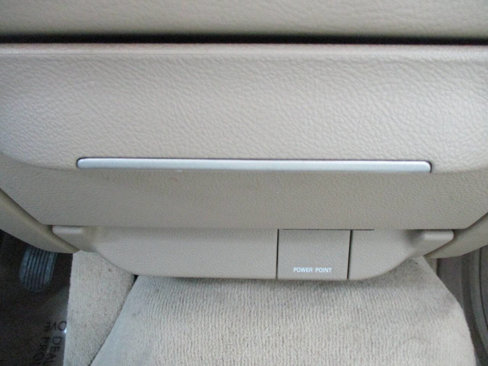 Used 2006 Lincoln Town Car Signature image 32