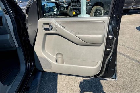 Used 2013 Nissan Frontier SL w/ Moonroof Pkg image 20