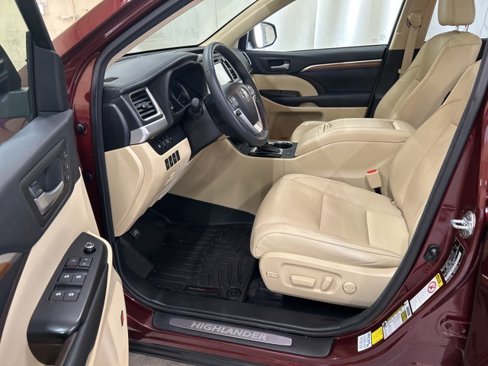 Used 2017 Toyota Highlander Limited Platinum image 10
