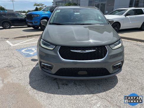 Used 2022 Chrysler Pacifica Touring-L image 9