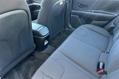 Used 2025 Hyundai Elantra Sport image 12