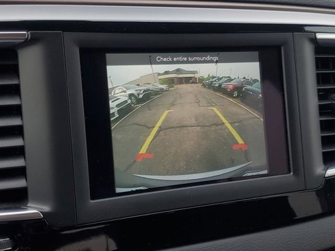 Used 2019 Chrysler Pacifica Touring-L image 22