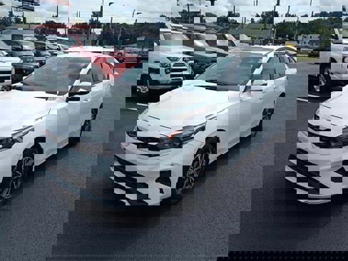 Used 2023 Kia Forte LXS w/ LXS Technology Package image 3
