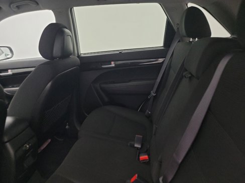 Used 2015 Kia Sorento LX image 18