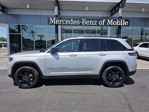 Used 2024 Jeep Grand Cherokee Limited w/ Black Appearance Package image 1