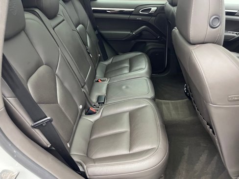 Used 2017 Porsche Cayenne Platinum Edition image 35