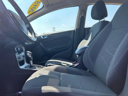Used 2015 Ford Fiesta SE image 9