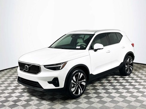 Used 2025 Volvo XC40 B5 Plus w/ Protection Package image 3