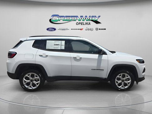 New 2025 Jeep Compass Latitude image 8