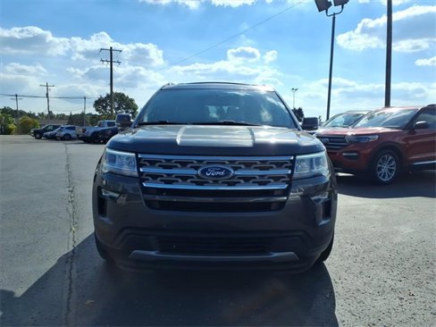 Used 2018 Ford Explorer XLT w/ Equipment Group 202A image 2