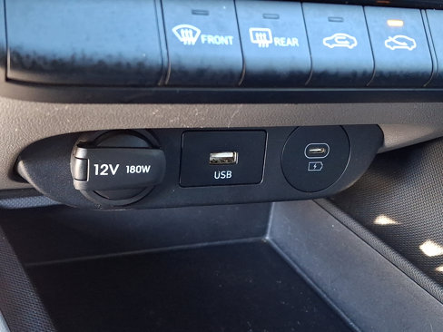 Used 2024 Hyundai Elantra SEL image 24