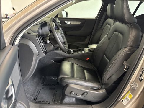 Certified 2024 Volvo XC40 B5 Plus w/ Climate Package image 16