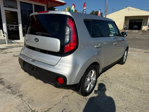Used 2019 Kia Soul image 11