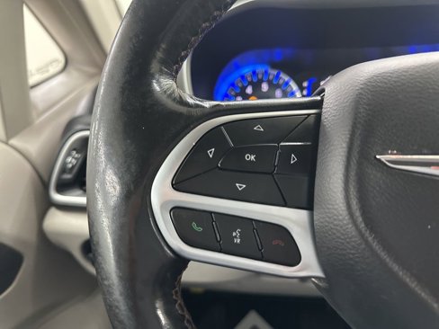 Used 2020 Chrysler Pacifica Touring-L image 30