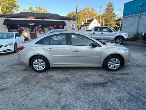 Used 2014 Chevrolet Cruze LS image 13