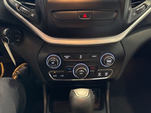 Used 2015 Jeep Cherokee Latitude image 26