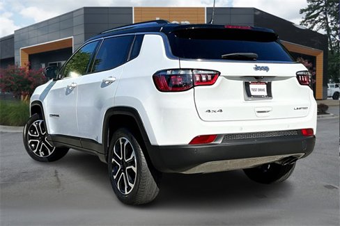 Used 2022 Jeep Compass Limited image 4