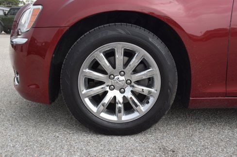 Used 2011 Chrysler 300 Limited image 25