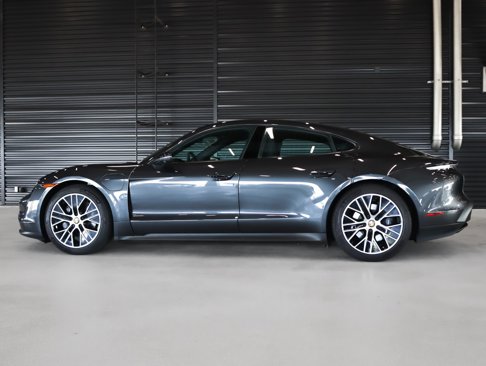 Used 2023 Porsche Taycan image 2