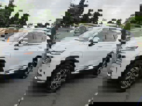 Used 2022 Hyundai Santa Fe SEL w/ Convenience Package image 2
