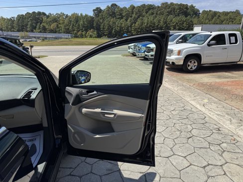 Used 2017 Ford Escape Titanium image 16