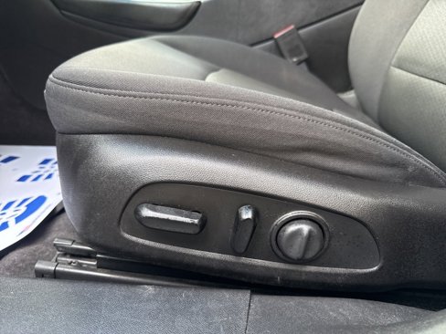 Used 2017 Chevrolet Malibu LT image 17