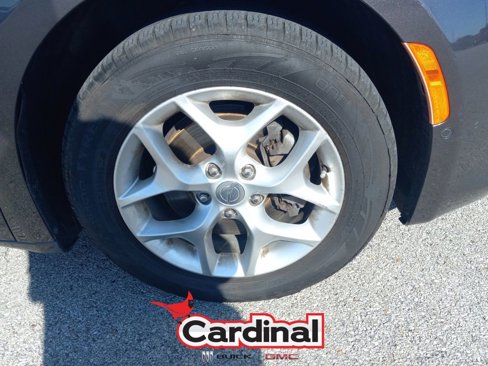 Used 2020 Chrysler Pacifica Touring-L w/ Tire & Wheel Group image 2