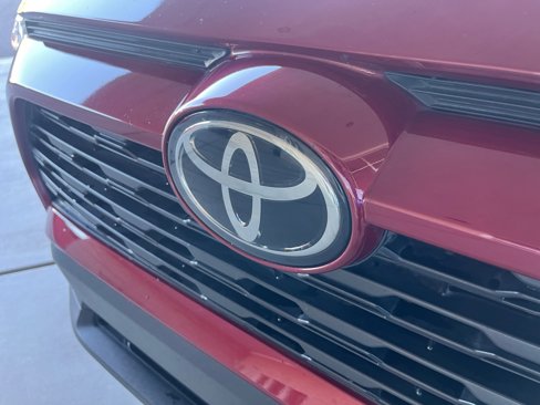 Used 2021 Toyota RAV4 XLE image 23