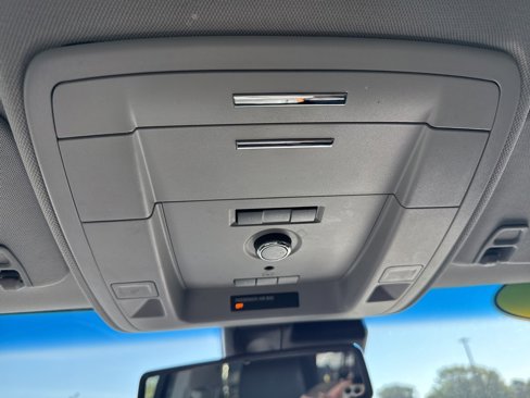Used 2018 Chevrolet Suburban Premier image 20