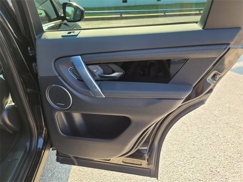 Used 2022 Land Rover Discovery Sport SE image 10