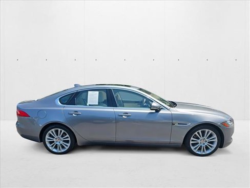 Used 2020 Jaguar XF Premium image 4