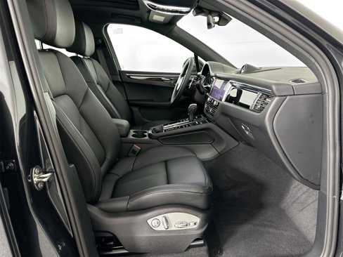 Used 2025 Porsche Macan image 28