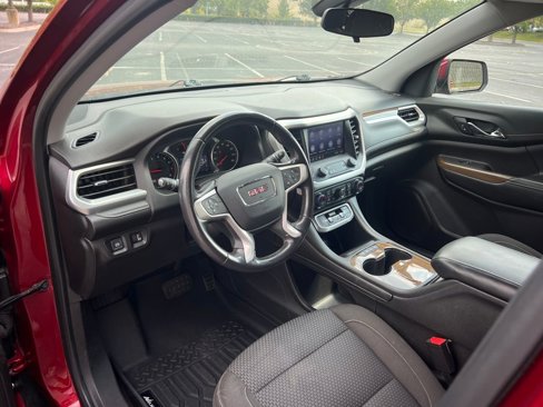 Used 2020 GMC Acadia SLE image 10