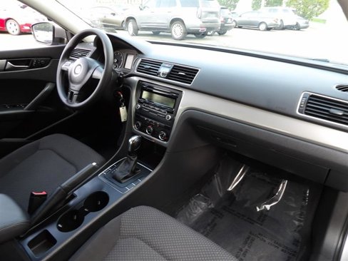 Used 2013 Volkswagen Passat 2.5 S image 14