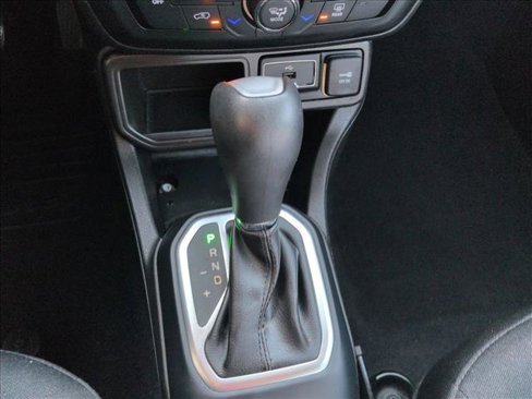 Used 2020 Jeep Renegade Latitude image 11