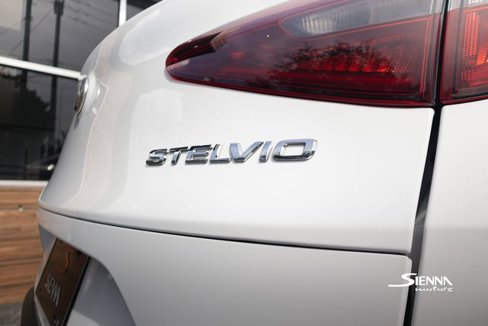Used 2020 Alfa Romeo Stelvio image 13