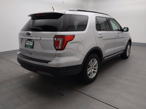 Used 2019 Ford Explorer XLT w/ Equipment Group 201A image 9