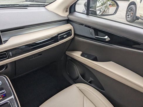 Certified 2023 Lincoln Nautilus AWD w/ Premium Package image 16