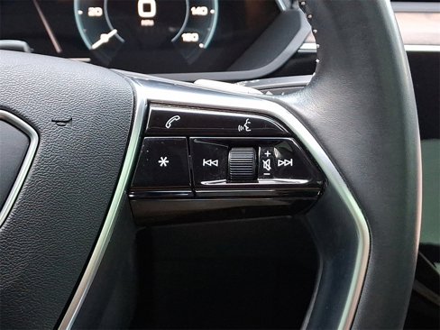 Used 2020 Audi e-tron Premium Plus image 24