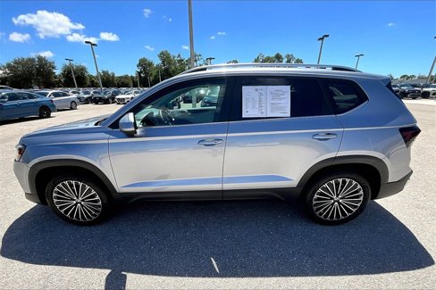 Certified 2025 Volkswagen Taos SE image 8