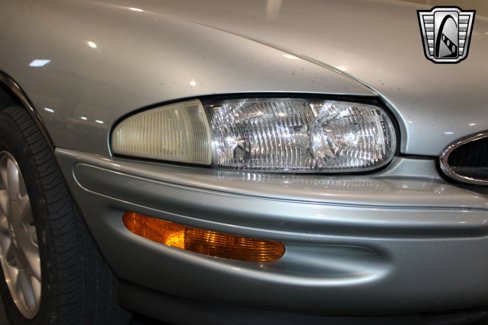 Used 1995 Buick Riviera Supercharged Coupe image 11