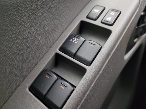 Used 2016 Nissan Frontier SV image 27