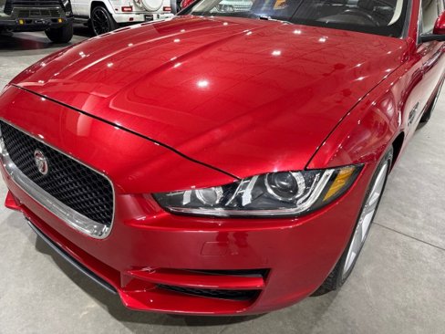 Used 2018 Jaguar XE Premium image 30