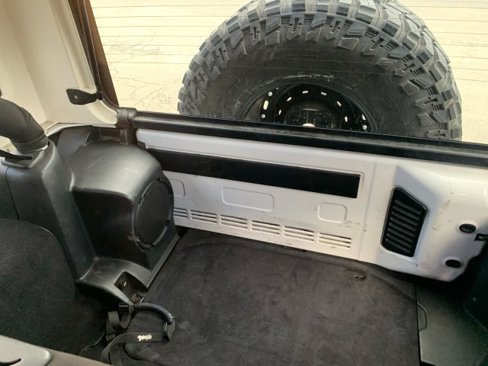 Used 2012 Jeep Wrangler Unlimited Sahara w/ Connectivity Group image 11