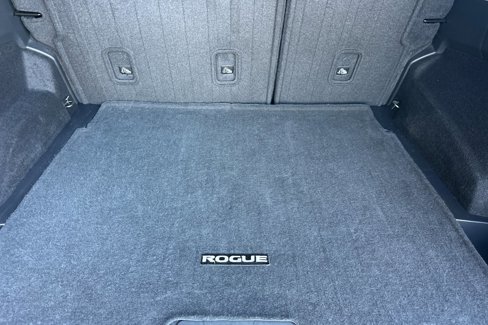 Used 2023 Nissan Rogue SV image 31