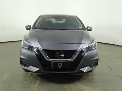 Used 2020 Nissan Versa SV image 2