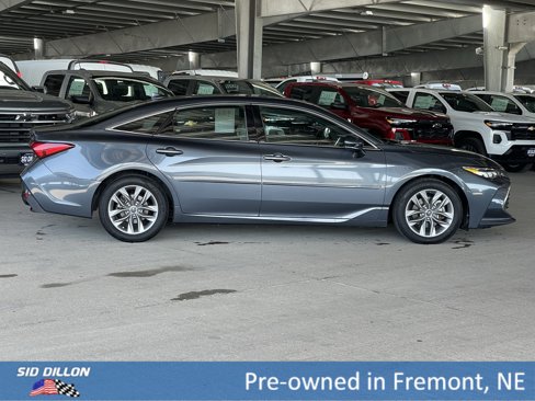 Used 2019 Toyota Avalon XLE image 11